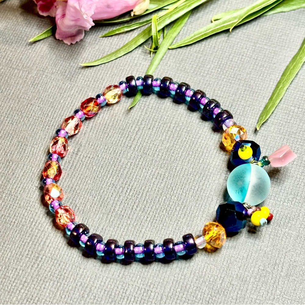 🌸Hand Crafted Czech Glass Stretch Bracelet 🌸